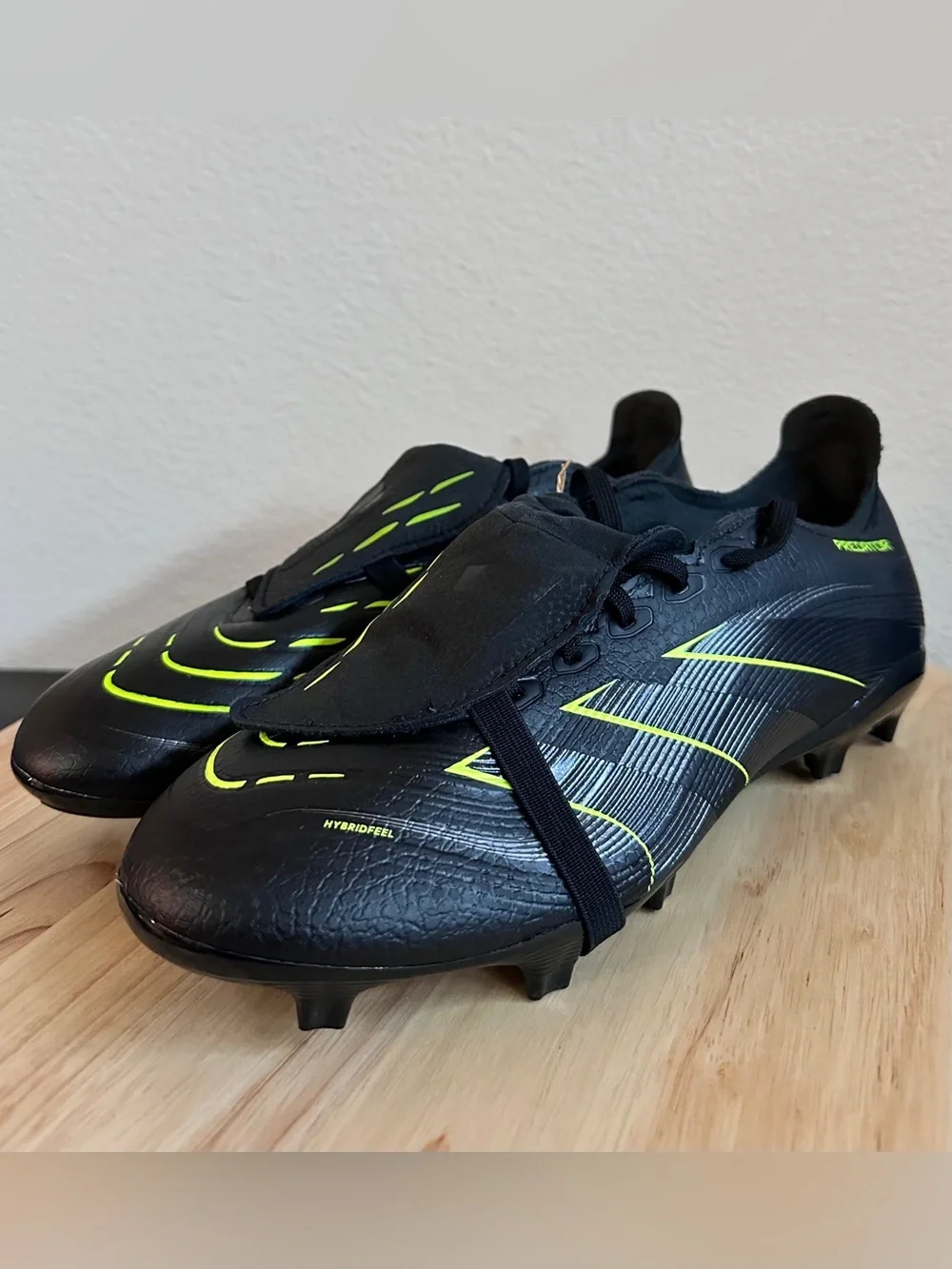 NWT. ADIDAS PREDATOR LEAGUE FT FG/MG Size 8.5